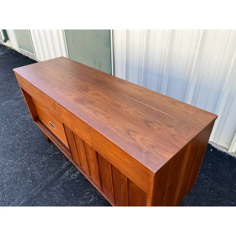 1960s Hooker Mainline 10-Drawer Walnut Long Dresser With Reversible Sliding Doors