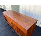 1960s Hooker Mainline 10-Drawer Walnut Long Dresser With Reversible Sliding Doors