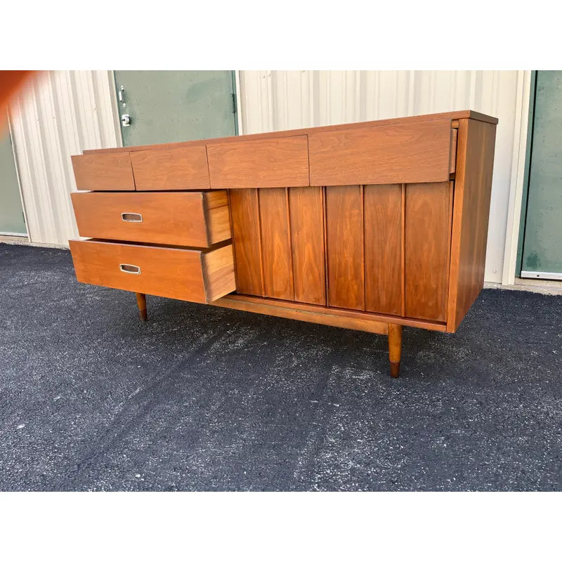 1960s Hooker Mainline 10-Drawer Walnut Long Dresser With Reversible Sliding Doors