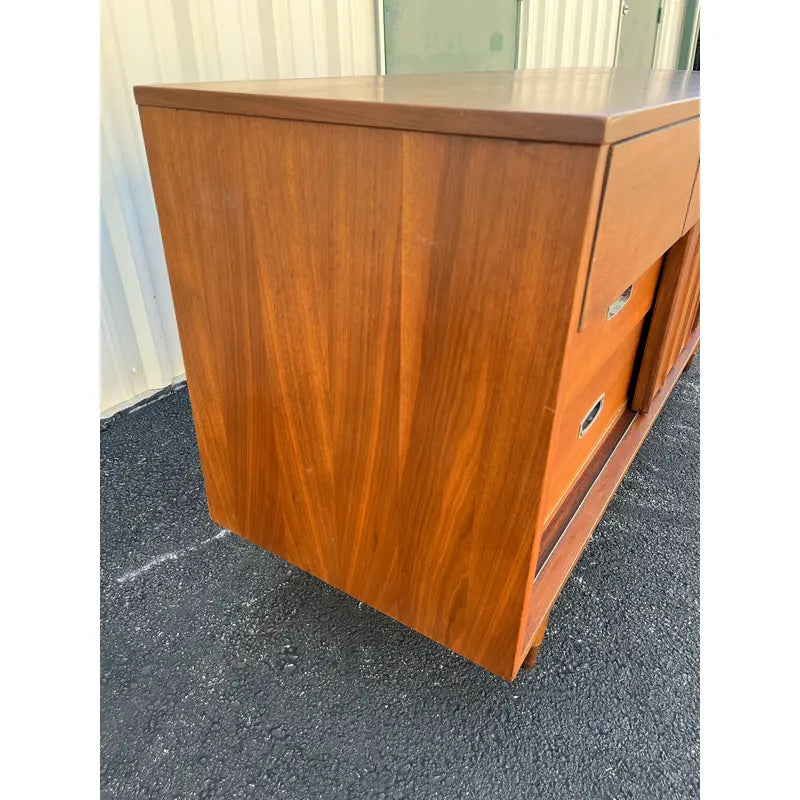 1960s Hooker Mainline 10-Drawer Walnut Long Dresser With Reversible Sliding Doors