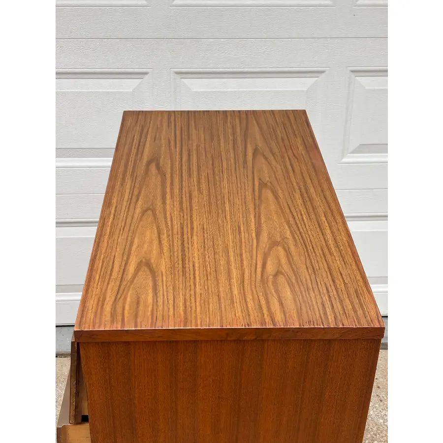 1960s Ward Furniture Mid-Century Modern 4-Drawer Chest of Drawers