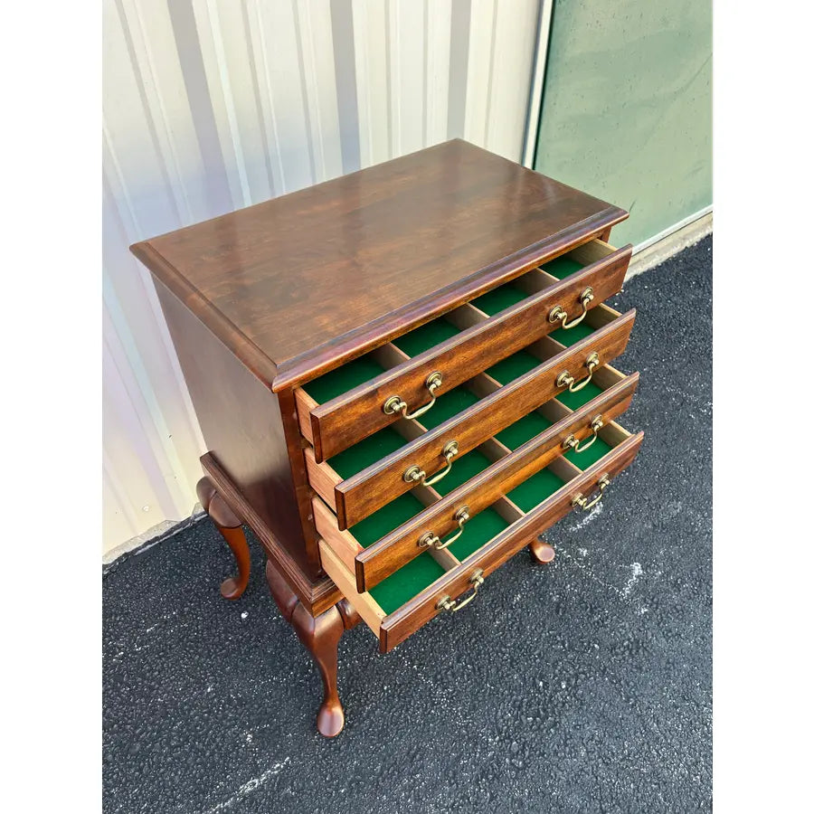 1970s Cresent Furniture Queen Anne Cherry 4-Drawer Lined Silver Flatware Chest