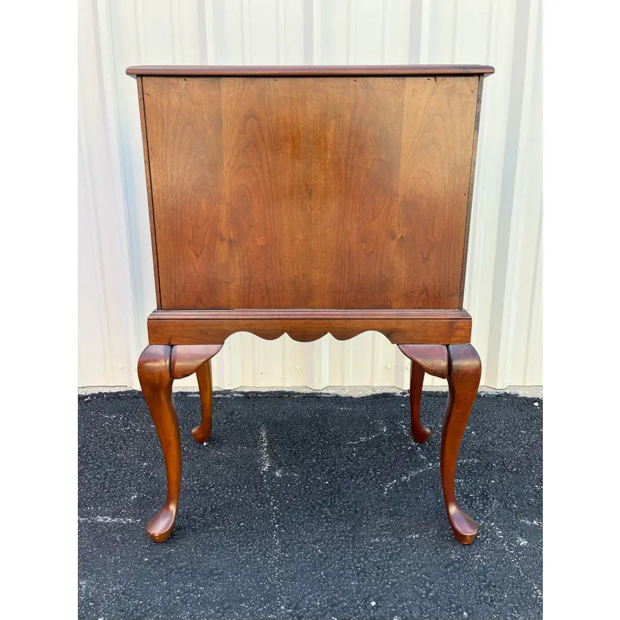 1970s Cresent Furniture Queen Anne Cherry 4-Drawer Lined Silver Flatware Chest