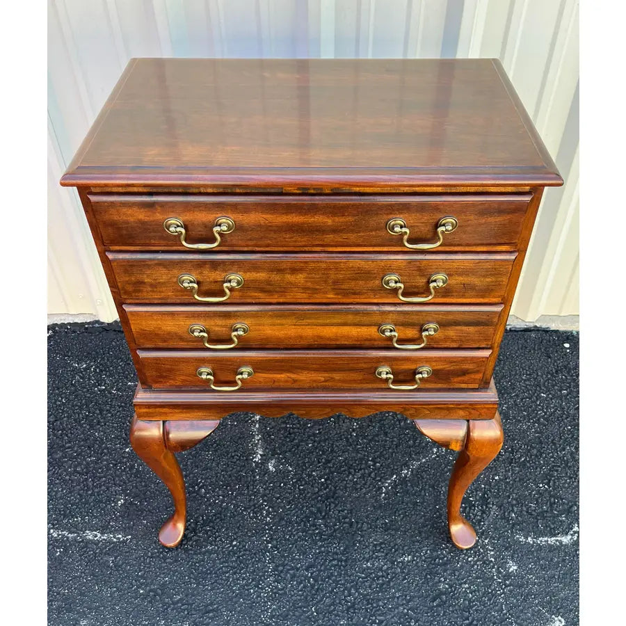 1970s Cresent Furniture Queen Anne Cherry 4-Drawer Lined Silver Flatware Chest