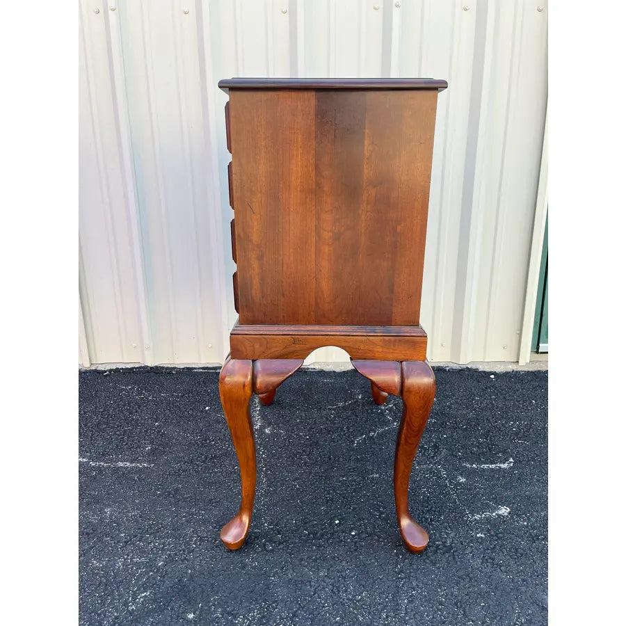 1970s Cresent Furniture Queen Anne Cherry 4-Drawer Lined Silver Flatware Chest