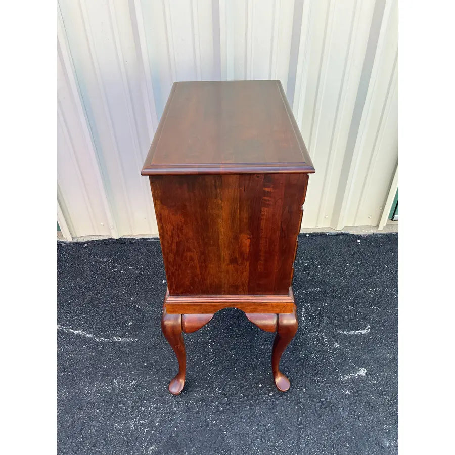 1970s Cresent Furniture Queen Anne Cherry 4-Drawer Lined Silver Flatware Chest