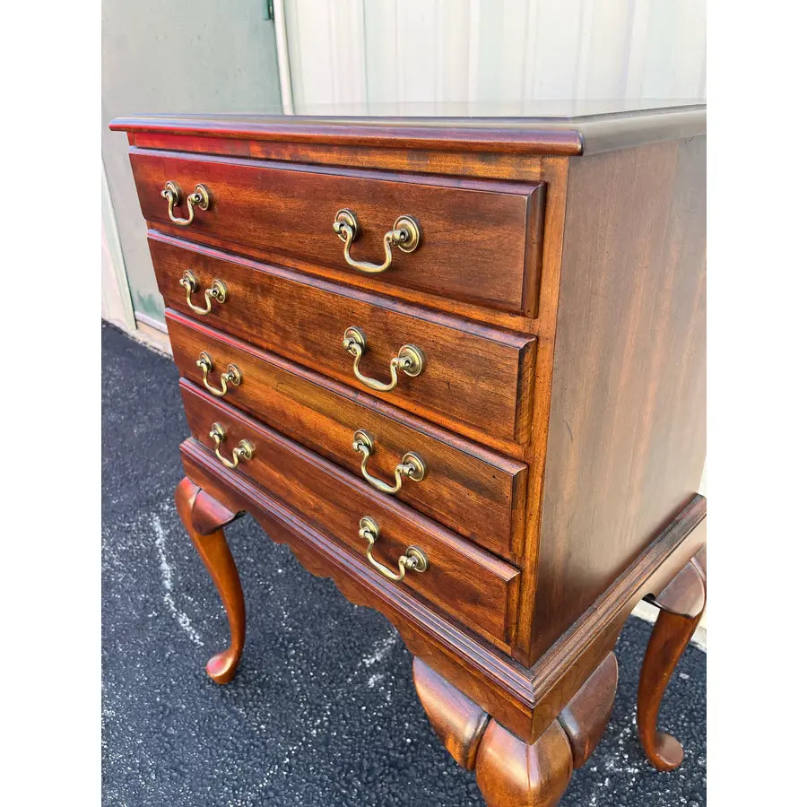 1970s Cresent Furniture Queen Anne Cherry 4-Drawer Lined Silver Flatware Chest