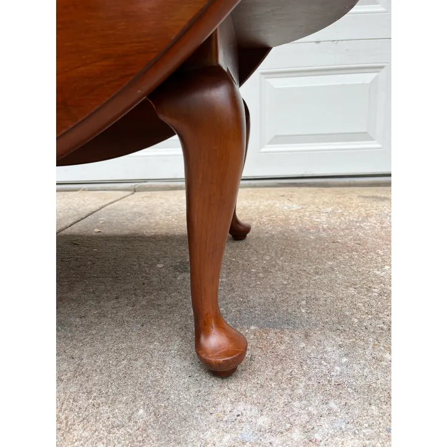 1970s Henkel Harris Queen Anne Cherry Drop Leaf Oval Coffee Table