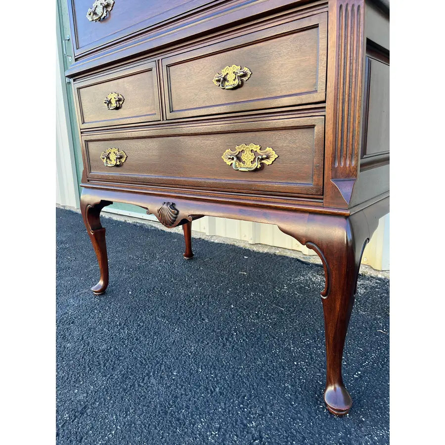 1980s Davis Cabinet Co Queen Anne Cherry Flat Top Highboy Chest of Drawers