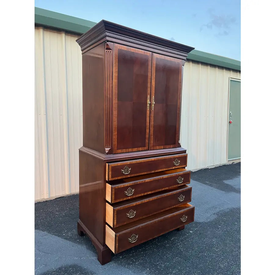 1980s Hickory White "The American Masterpiece Collection" Georgian Style Banded Mahogany Media Armoire