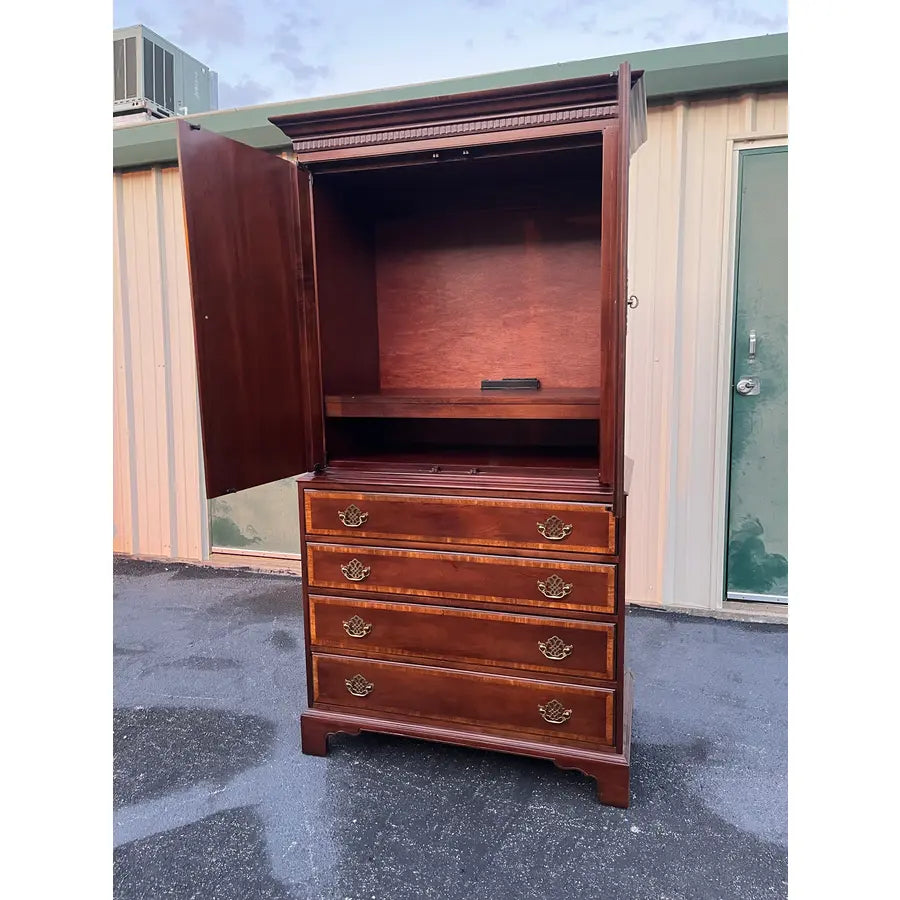 1980s Hickory White "The American Masterpiece Collection" Georgian Style Banded Mahogany Media Armoire