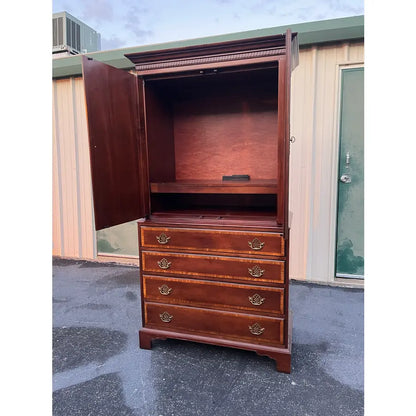 1980s Hickory White "The American Masterpiece Collection" Georgian Style Banded Mahogany Media Armoire