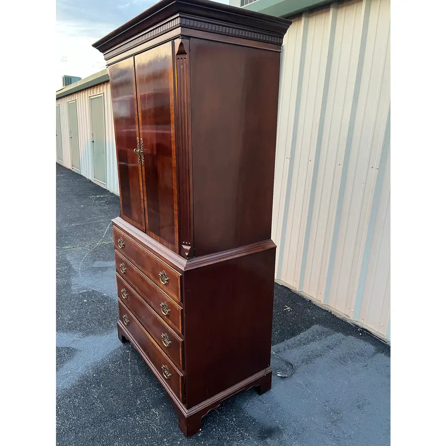 1980s Hickory White "The American Masterpiece Collection" Georgian Style Banded Mahogany Media Armoire