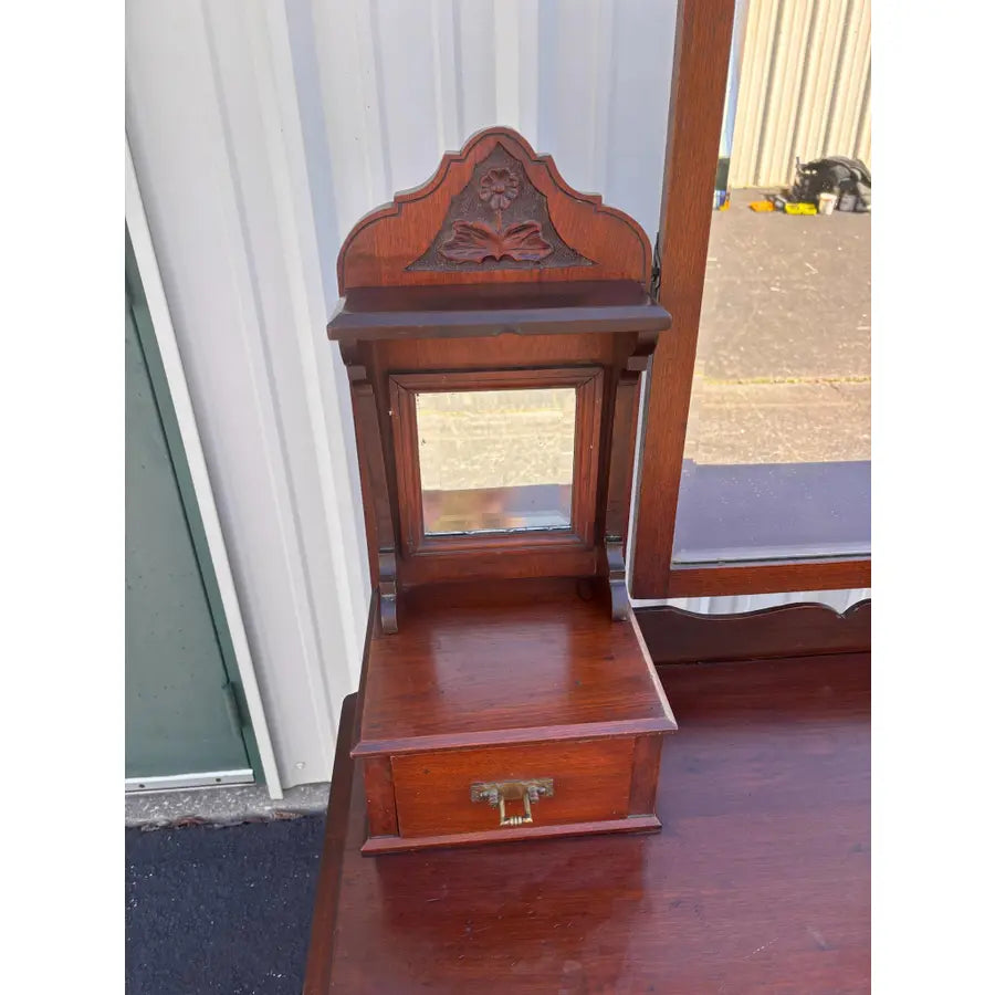 Early 1900's Victorian Eastlake Mahogany Ladies Dresser Vanity