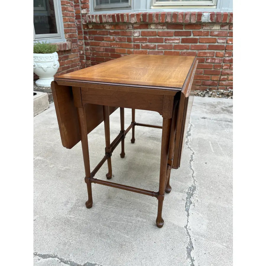Henredon Mid Century Modern Inlaid Walnut Gateleg Table