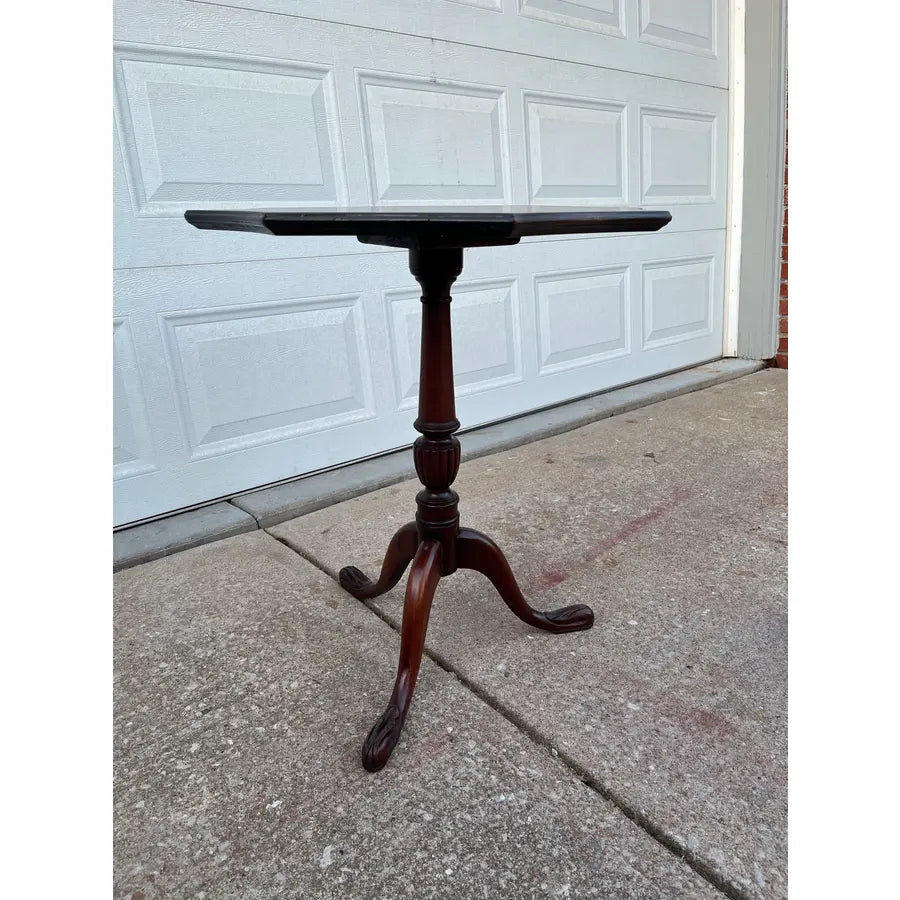 Scalloped Edge Inlaid Octagonal Mahogany Lamp Side Table