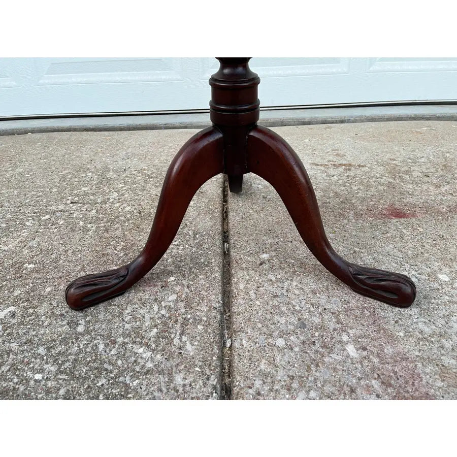 Scalloped Edge Inlaid Octagonal Mahogany Lamp Side Table