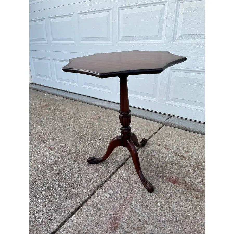 Scalloped Edge Inlaid Octagonal Mahogany Lamp Side Table